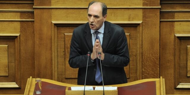 Σταθάκης: Έχω τέσσερα ακίνητα, όχι 34, ούτε 44. Η γυναίκα μου έχει 30 αγροτεμάχια