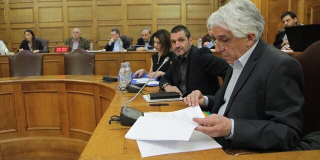 Σύμφωνο Συμβίωσης: Δεν προβλέπεται η υιοθεσία και ο πολιτικός γάμος για ομόφυλα ζευγάρια