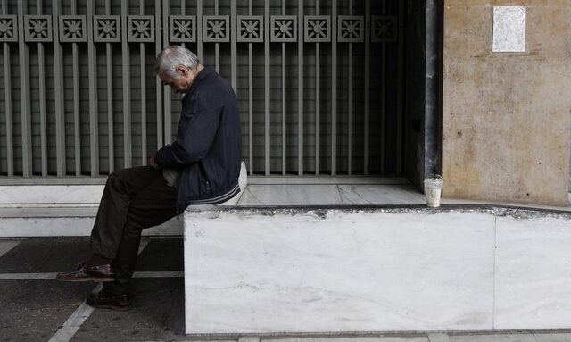 Πόσο θα περικοπούν οι επικουρικές