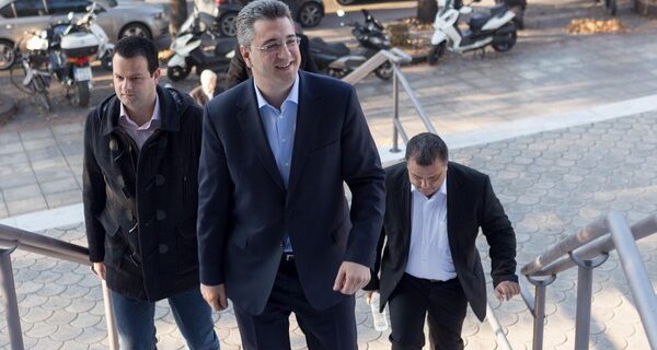 Τζιτζικώστας: Αποδέχεται την τρίτη θέση, μιλά για ενότητα
