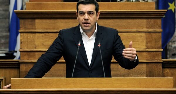 Τσίπρας: Τα σκυλιά ουρλιάζουνε, αλλά το καραβάνι προχωρά
