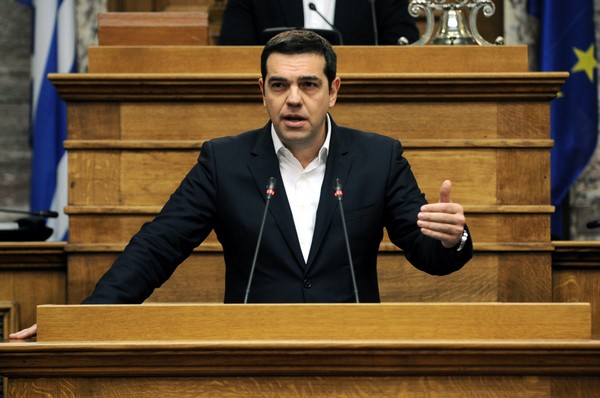 Τσίπρας: Τα σκυλιά ουρλιάζουνε, αλλά το καραβάνι προχωρά