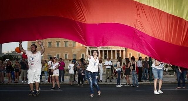 Κατατέθηκε στη Βουλή το σύμφωνο συμβίωσης για ομόφυλα ζευγάρια