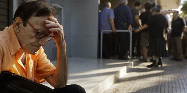 Ποια ισοδύναμα ψάχνει η κυβέρνηση για να “σώσει” τις κύριες συντάξεις