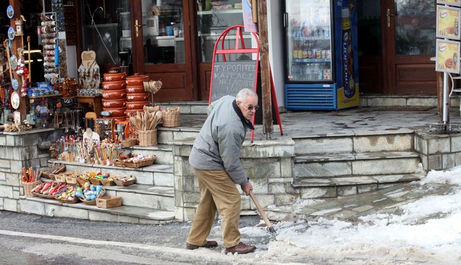 Στα λευκά Πήλιο, Μακεδονία και Θράκη – Στα 20 εκ. το χιόνι στα Χάνια. Τραγωδία στην άσφαλτο λόγω ολισθηρότητας