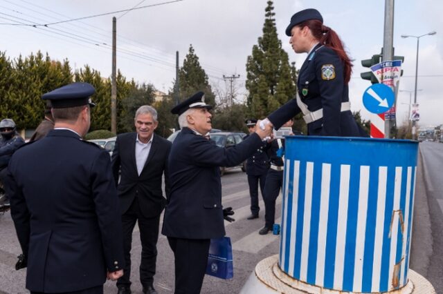 Ποια τα δώρα που έλαβαν τροχονόμοι σε Αθήνα – Θεσσαλονίκη