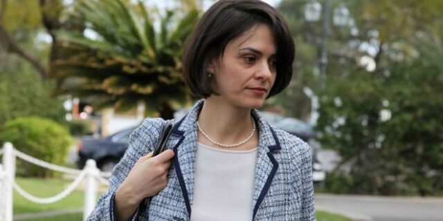 Βόμβες Βελκουλέσκου: Η Ελλάδα χρειάζεται πρόσθετες ρυθμίσεις σε ασφαλιστικό και συνταξιοδοτικό