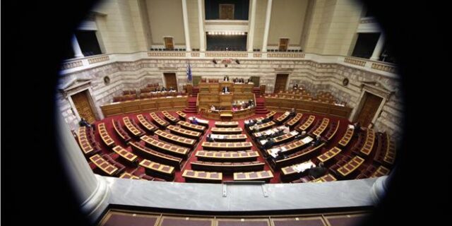 Νοσμοσχέδιο ‘σκούπα’ στη Βουλή με ρυθμίσεις για προσωπικό ΟΤΑ, ΚΕΠ φτωχών και ΑΣΕΠ