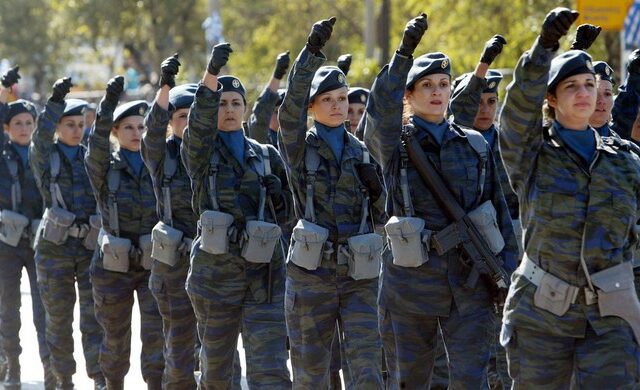 Στα χακί και οι γυναίκες. Το σχέδιο Καμμένου για την ενίσχυση των Ενόπλων Δυνάμεων