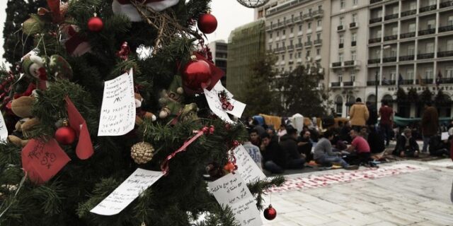 Ανοικτά τα καταστήματα σήμερα Κυριακή. Πώς θα λειτουργήσει το εορταστικό ωράριο