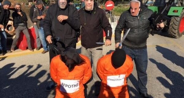 Αρρωστημένο σκετς: Αγρότες παρουσιάζουν τον Τσίπρα ως τζιχαντιστή