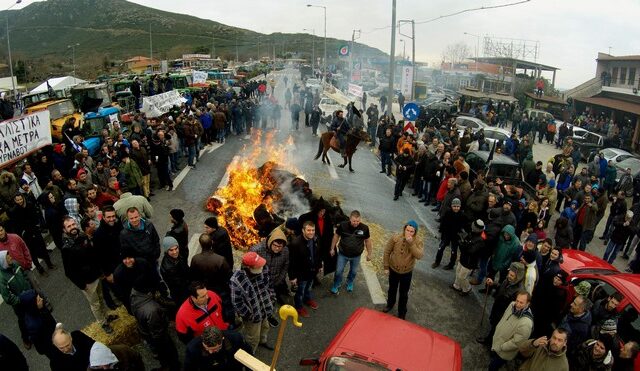 Σκληραίνουν τη στάση τους οι αγρότες. Τα νέα μπλόκα