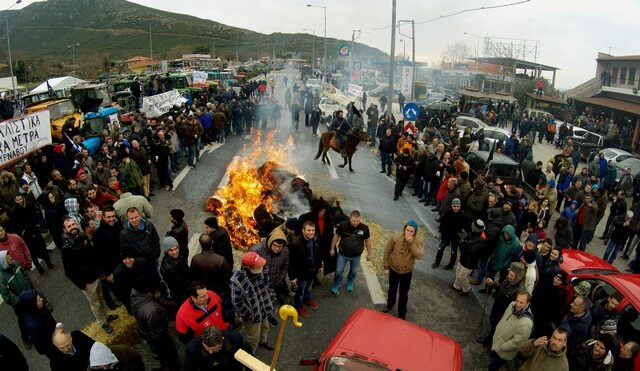 Αμετακίνητοι οι αγρότες. Αρνούνται συνάντηση με τον Τσίπρα, κλιμακώνουν τις κινητοποιήσεις τους