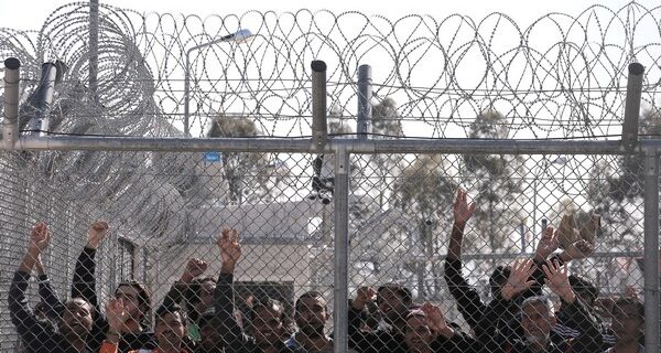 Δολώνουν δισεκατομμύρια για να πιάσουν φυλακές