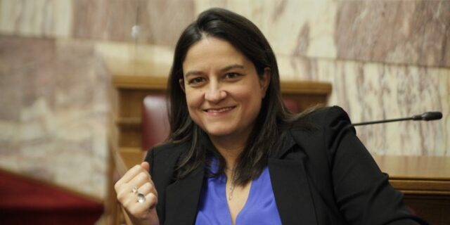 Κόντρα στη Βουλή για το ασυμβίβαστο συζύγου βουλευτή της ΝΔ