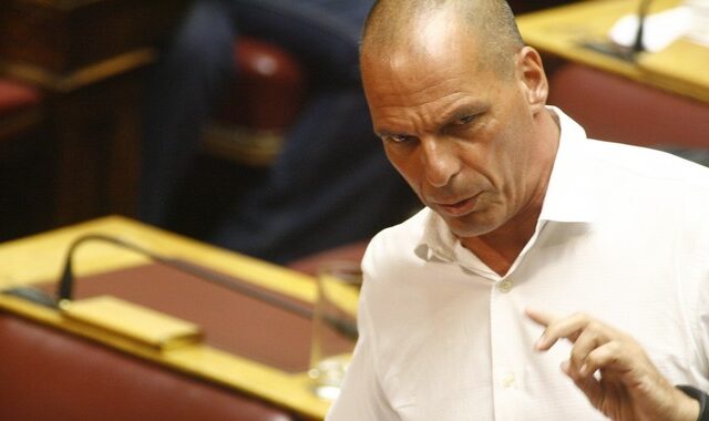 Το αίτημα για εξεταστική επαναφέρει το ΠΑΣΟΚ με αφορμή τις συνεντεύξεις Βαρουφάκη- Στουρνάρα