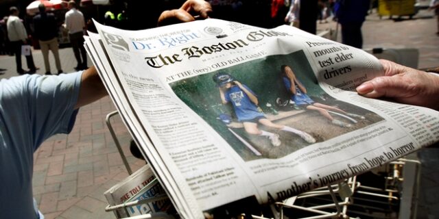 Οι δημοσιογράφοι της Boston Globe διανέμουν μόνοι τους την εφημερίδα