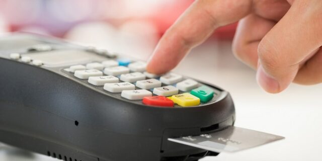 Αυτόματα στις δηλώσεις οι αποδείξεις με πλαστικό χρήμα