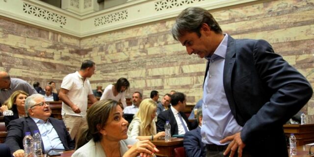 Η Ντόρα στη διάθεση του Κυριάκου: Θα δώσω και την ψυχή μου στη ΝΔ