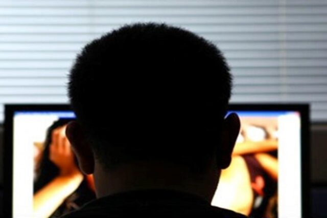 Ανέβαζε στο προφίλ του γυμνές φωτογραφίες και βίντεο 16χρονης