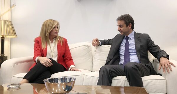 Αγροτικά μπλόκα και Βαρουφάκης στο επίκεντρο των συναντήσεων του Μητσοτάκη με Γεννηματά και Κουτσούμπα