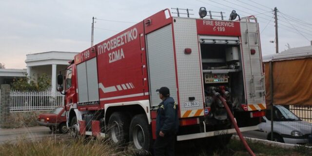 Πυρκαγιά σε έκταση με ξηρά χόρτα στον Περισσό