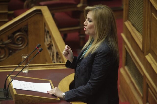 Διμέτωπος Γεννηματά κατά Τσίπρα και Μητσοτάκη: Ο ΣΥΡΙΖΑ χρειάζεται εχθρούς, η Ελλάδα δε χρειάζεται αντί-ΣΥΡΙΖΑ