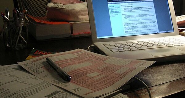 Αγώνας δρόμου για την υποβολή των φορολογικών δηλώσεων