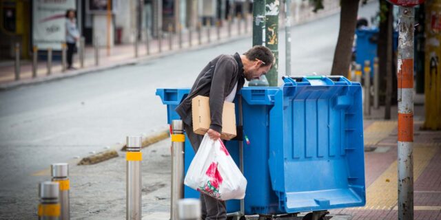 Κατακόρυφη αύξηση 160,4% των Ελλήνων, στα όρια της φτώχειας
