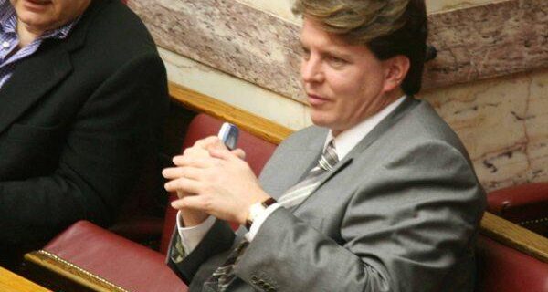 Προκαταρκτική έρευνα για την υπόθεση Ν. Γεωργιάδη. Σταματά να παρέχει τις υπηρεσίες του στη ΝΔ