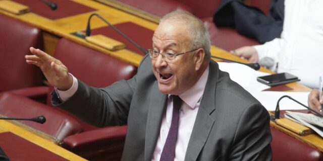 Διαγραφή Γρηγοράκου από το ΠΑΣΟΚ, λόγω φλερτ με Μητσοτάκη