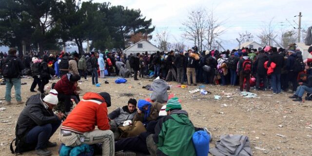 Περίπου 800 πρόσφυγες ‘εγκλωβισμένοι’ στην Ειδομένη