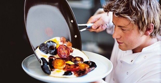 Γκουρμέ εδέσματα στα σπίτια των ανέργων από τα κανάλια της TV