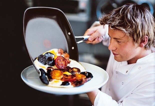 Γκουρμέ εδέσματα στα σπίτια των ανέργων από τα κανάλια της TV