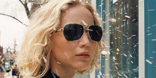 Η Jennifer Lawrence κερδίζει Χρυσή Σφαίρα Α’ Γυναικείου Ρόλου με πρωταγωνιστή ένα ζευγάρι γυαλιά TOMS!