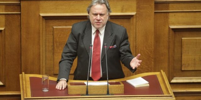 Κατρούγκαλος ανεβάζει τους τόνους: Η αντιπολίτευση δεν ισοδυναμεί με πολιτική παρθενορραφή