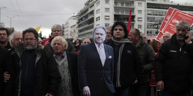 Σε κλοιό η κυβέρνηση για το ασφαλιστικό