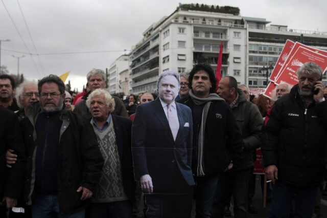 Σε κλοιό η κυβέρνηση για το ασφαλιστικό