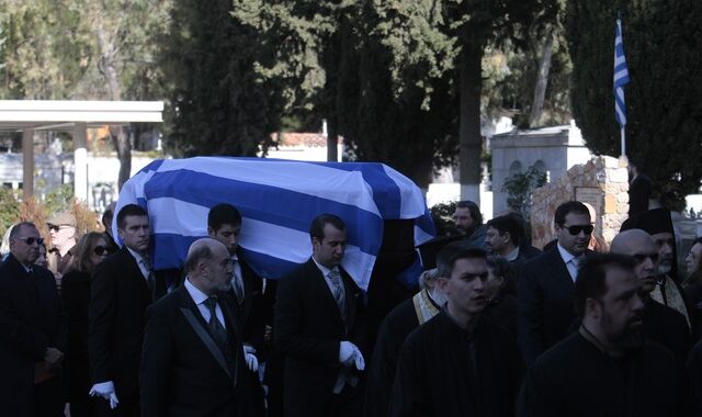 Το τελευταίο αντίο στην Άννα Συνοδινού