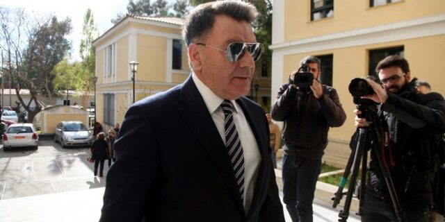 Κούγιας για “καθηγητή Φακελάκη”: Να δούμε ποια είναι αυτή η χαριτόβρυτος κυρία που τον κατηγορεί