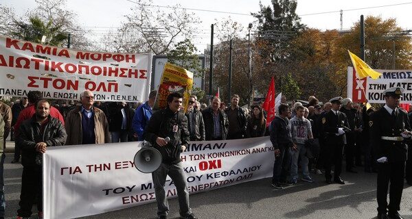 Βίντεο: Αποδοκίμασαν τον Δρίτσα στον Αγιασμό των υδάτων του Πειραιά