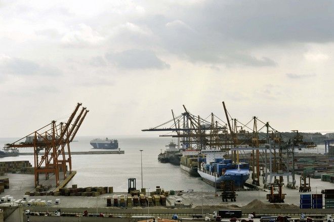 Κινητοποιήσεις των εργαζομένων στα λιμάνια, μετά την πώληση του πλειοψηφικού πακέτου του ΟΛΠ