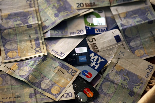 Τα πάντα γίνονται με κάρτα. Πληρώστε την εφορία με χρεωστική μέσω Taxis
