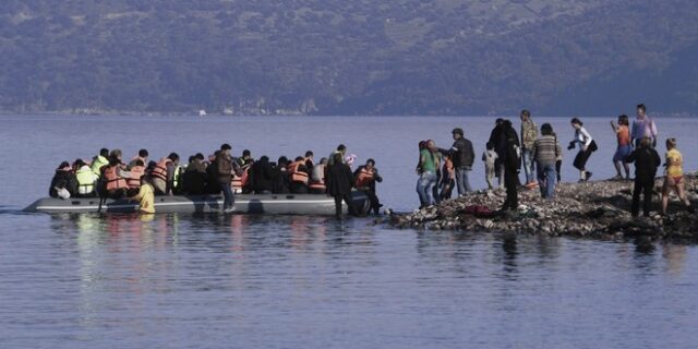 Ελεύθεροι με περιοριστικούς όρους οι πέντε εργαζόμενοι σε ΜΚΟ