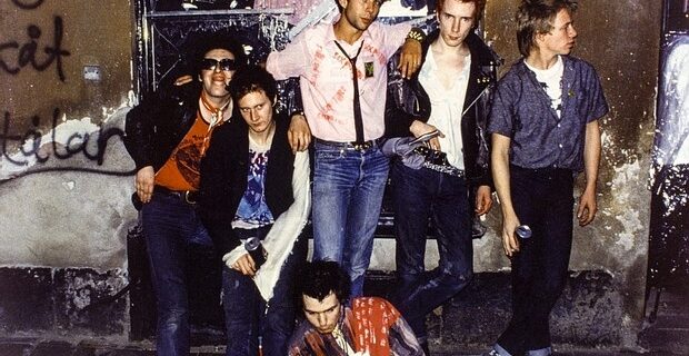 Μηχανή του Χρόνου: Βρώμικε μπάσταρδε! Παλιομ@λ@κα! Η φράση των Sex Pistols σε τηλεοπτικό σόου, που τους έκανε διάσημους