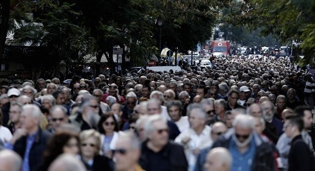 Μαξίμου: Οι συντάξεις θα αρχίσουν να αυξάνονται μετά το 2018