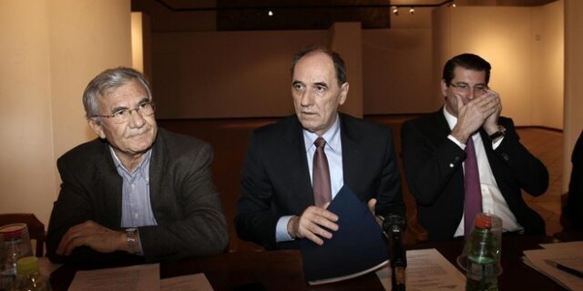 Σταθάκης: Οι τράπεζες να συμμορφωθούν με τον κανονισμό για τις χρεώσεις