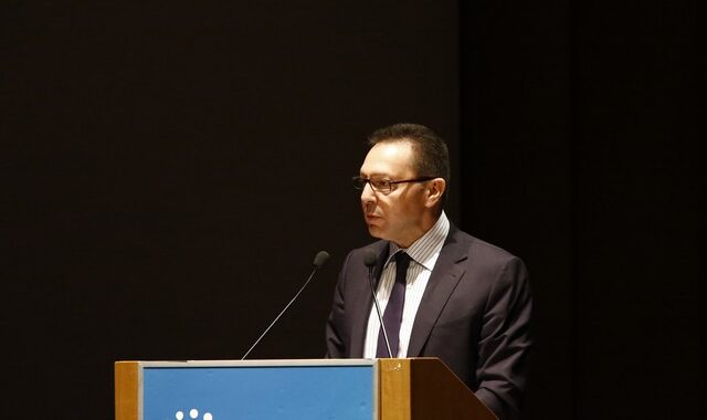 Στουρνάρας: Να κλείσει η αξιολόγηση. Δεν μπορώ να προβλέψω πότε θα αρθούν τα Capital Controls