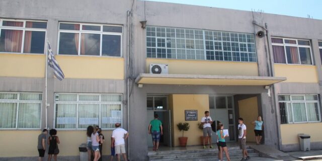 Σάλος με πρόταση βουλευτή του ΣΥΡΙΖΑ για χρηματική συνδρομή μαθητών στο δημόσιο σχολείο
