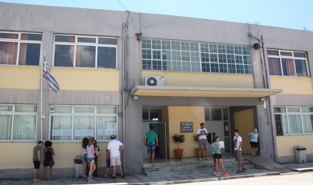 Σάλος με πρόταση βουλευτή του ΣΥΡΙΖΑ για χρηματική συνδρομή μαθητών στο δημόσιο σχολείο